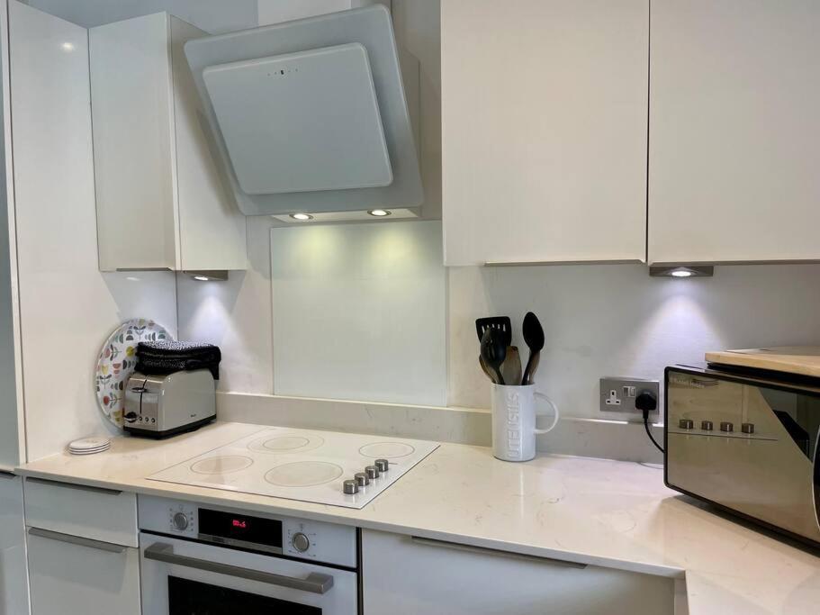 Modern 2 Bed Flat W Parking, Dog Friendly, Central ボーンマス エクステリア 写真