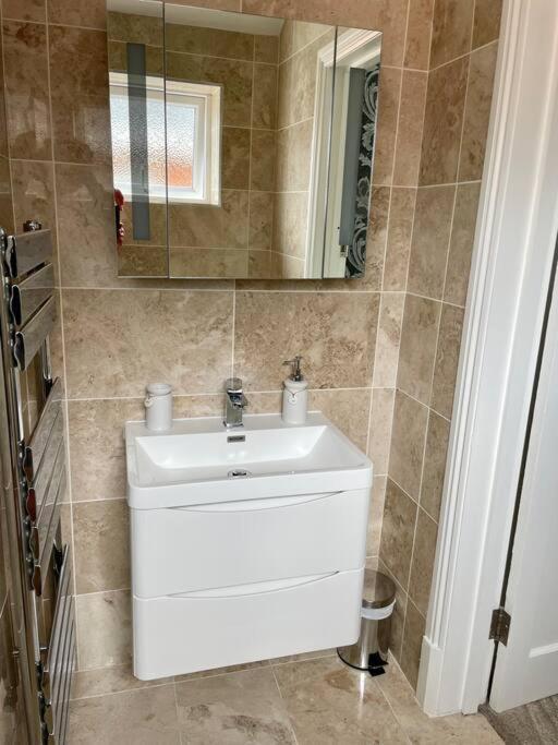 Modern 2 Bed Flat W Parking, Dog Friendly, Central ボーンマス エクステリア 写真