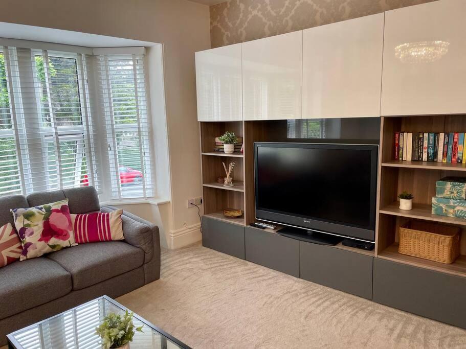 Modern 2 Bed Flat W Parking, Dog Friendly, Central ボーンマス エクステリア 写真
