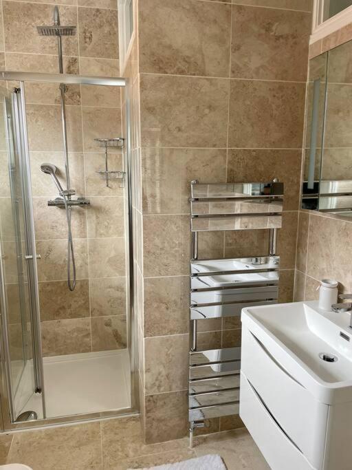 Modern 2 Bed Flat W Parking, Dog Friendly, Central ボーンマス エクステリア 写真