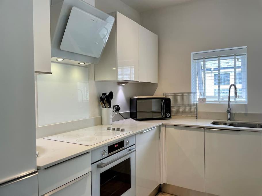 Modern 2 Bed Flat W Parking, Dog Friendly, Central ボーンマス エクステリア 写真