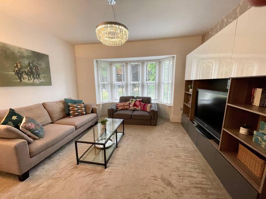 Modern 2 Bed Flat W Parking, Dog Friendly, Central ボーンマス エクステリア 写真