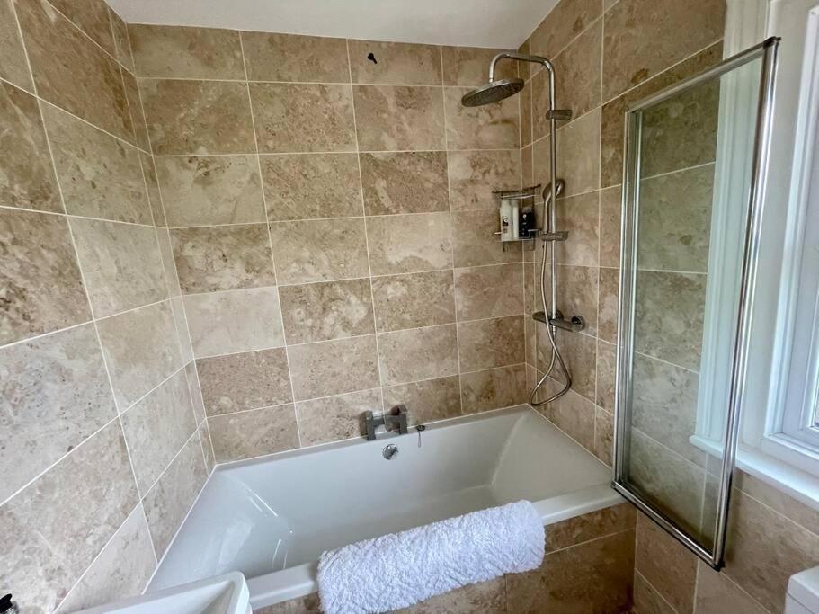 Modern 2 Bed Flat W Parking, Dog Friendly, Central ボーンマス エクステリア 写真